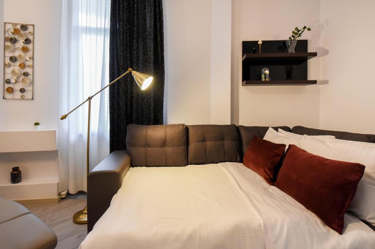 Discover Comfort: Charming & Spacious Apartment In The Old Town Bucharest Luaran gambar