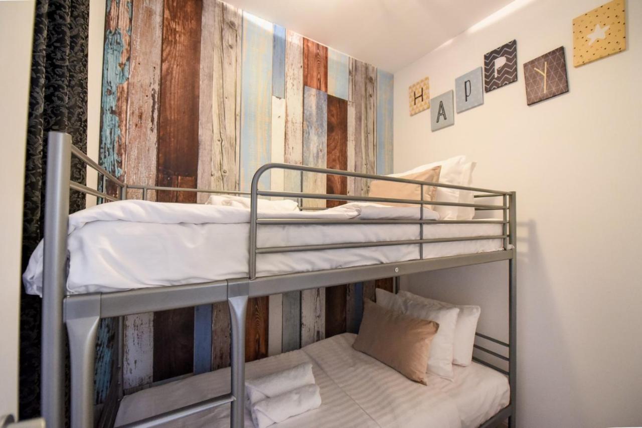 Discover Comfort: Charming & Spacious Apartment In The Old Town Bucharest Luaran gambar