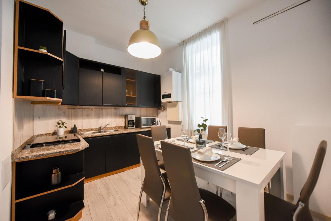 Discover Comfort: Charming & Spacious Apartment In The Old Town Bucharest Luaran gambar