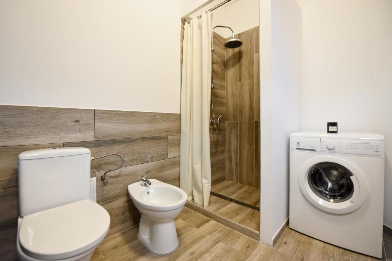 Discover Comfort: Charming & Spacious Apartment In The Old Town Bucharest Luaran gambar