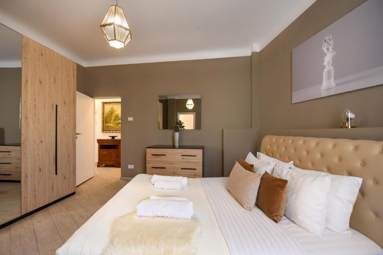 Discover Comfort: Charming & Spacious Apartment In The Old Town Bucharest Luaran gambar